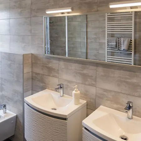 Apartman Roma - With Terrace Valbandon