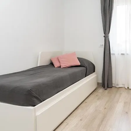 Roma - With Terrace Apartment