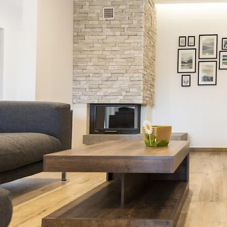 Roma - With Terrace Apartment Valbandon