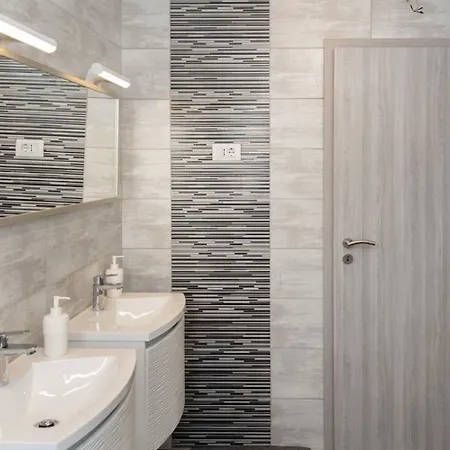 Roma - With Terrace Apartment *